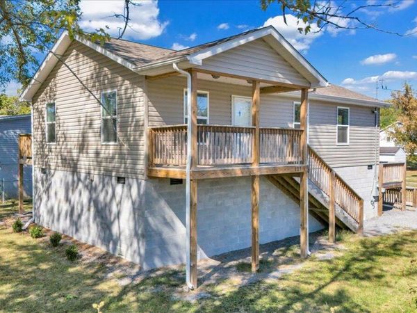 127 Calhoun St, Alderson, WV 24910