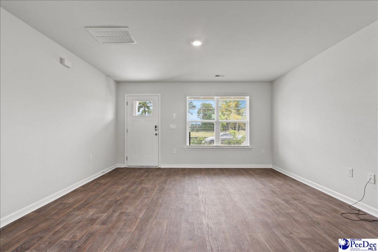 1085 Birdie Court Photo 5