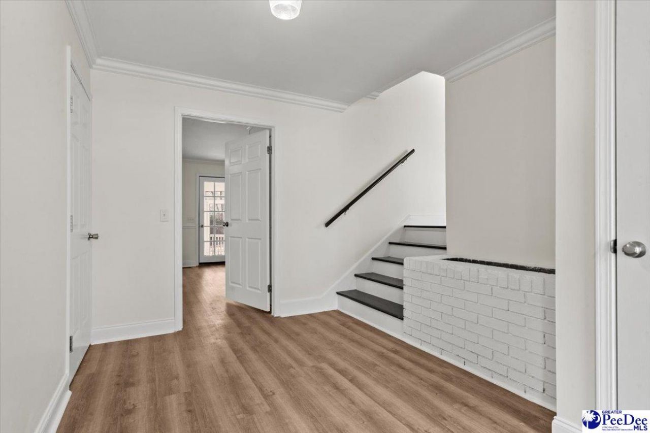 507 Arbor Dr Photo 9