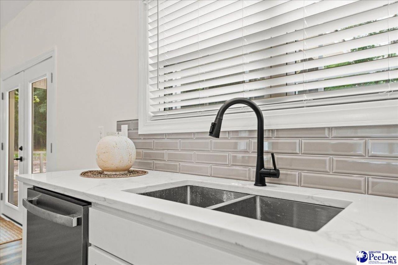 89 Kings Rd Photo 13