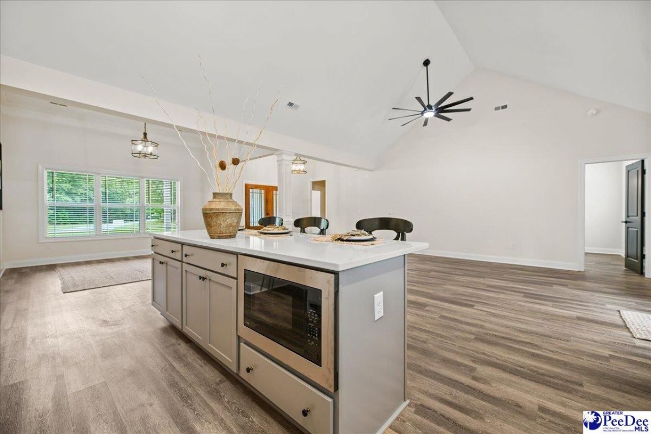 89 Kings Rd Photo 17