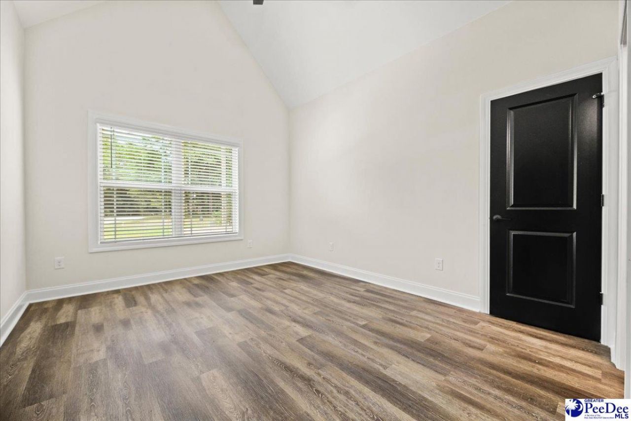 89 Kings Rd Photo 22