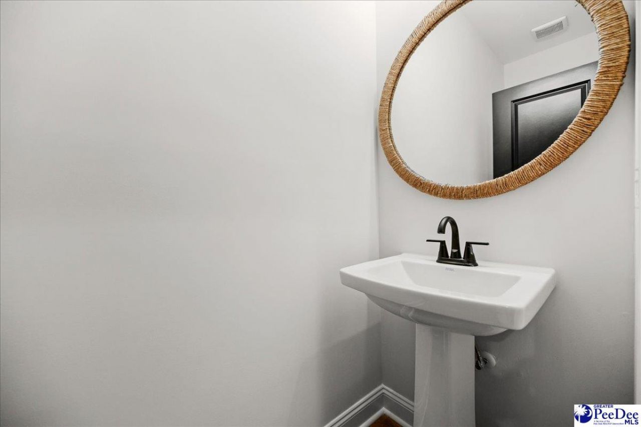 89 Kings Rd Photo 31