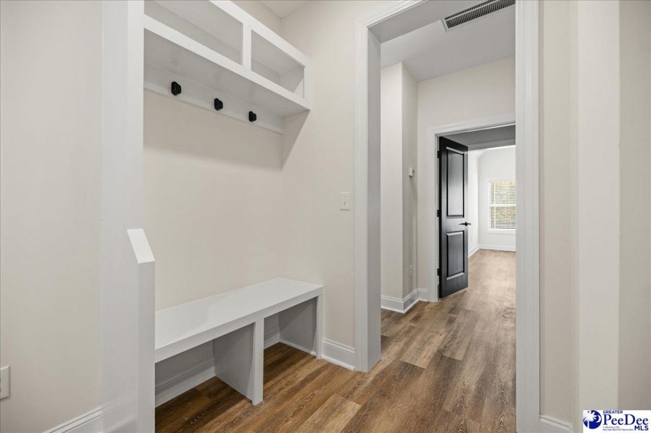 89 Kings Rd Photo 32