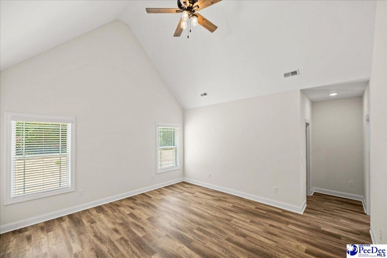 89 Kings Rd Photo 34