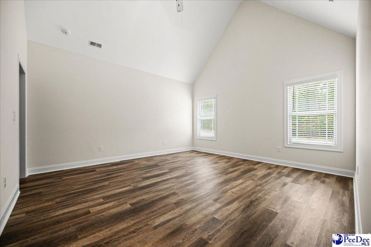 89 Kings Rd Photo 35