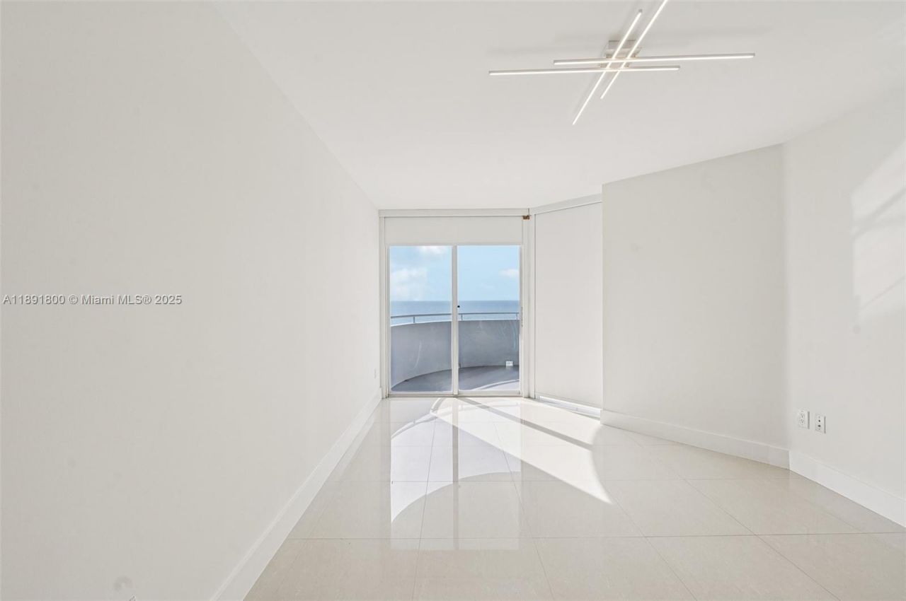6301 Collins Ave, Unit 2203, Miami Beach, FL 33141 Photo