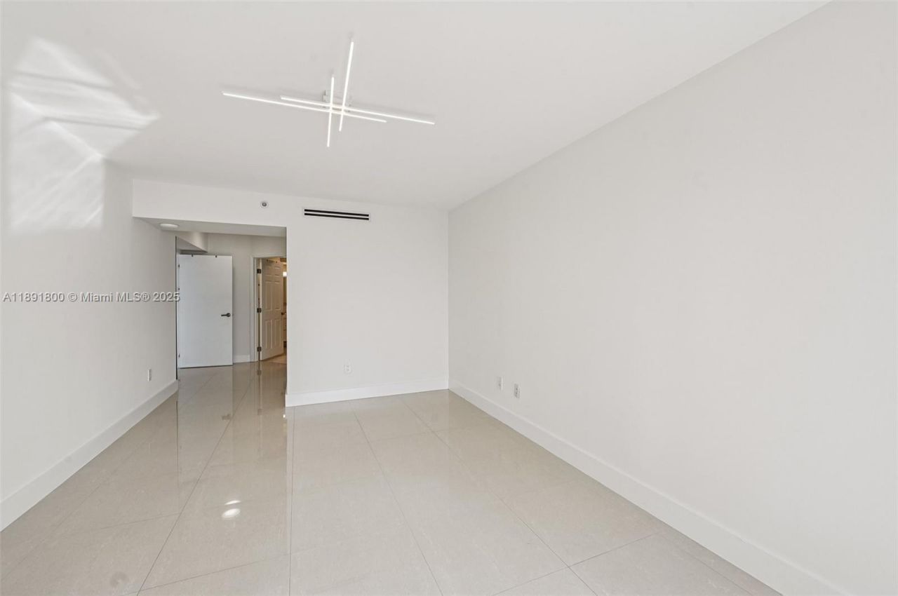 6301 Collins Ave, Unit 2203, Miami Beach, FL 33141 Photo