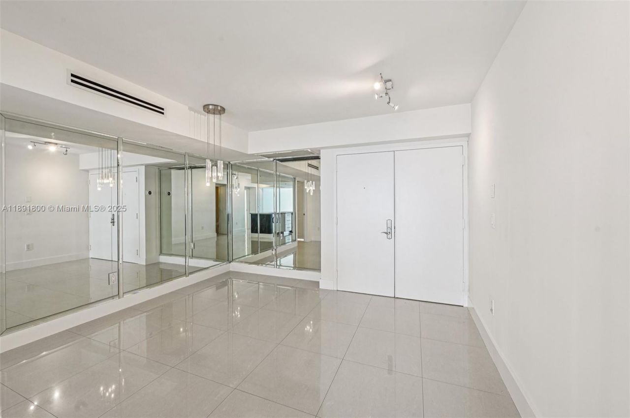 6301 Collins Ave, Unit 2203, Miami Beach, FL 33141 Photo