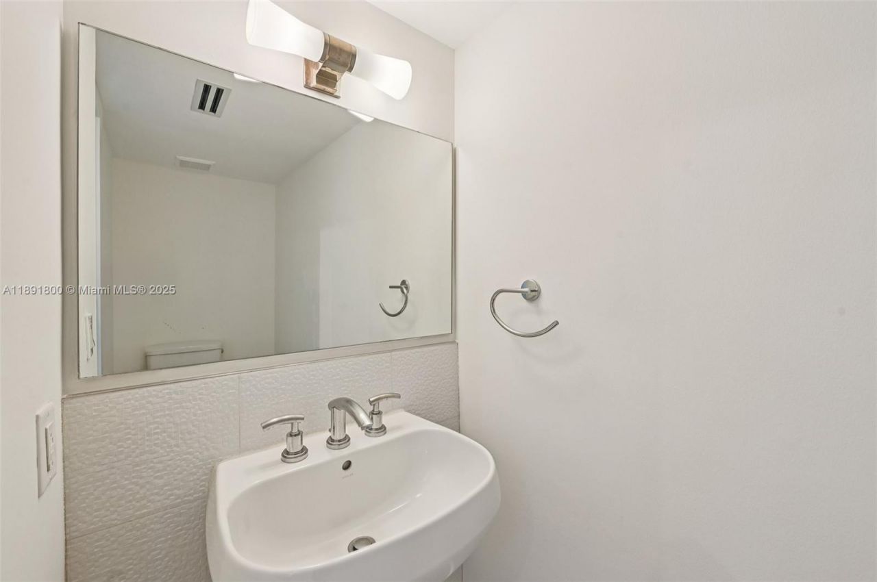 6301 Collins Ave, Unit 2203, Miami Beach, FL 33141 Photo