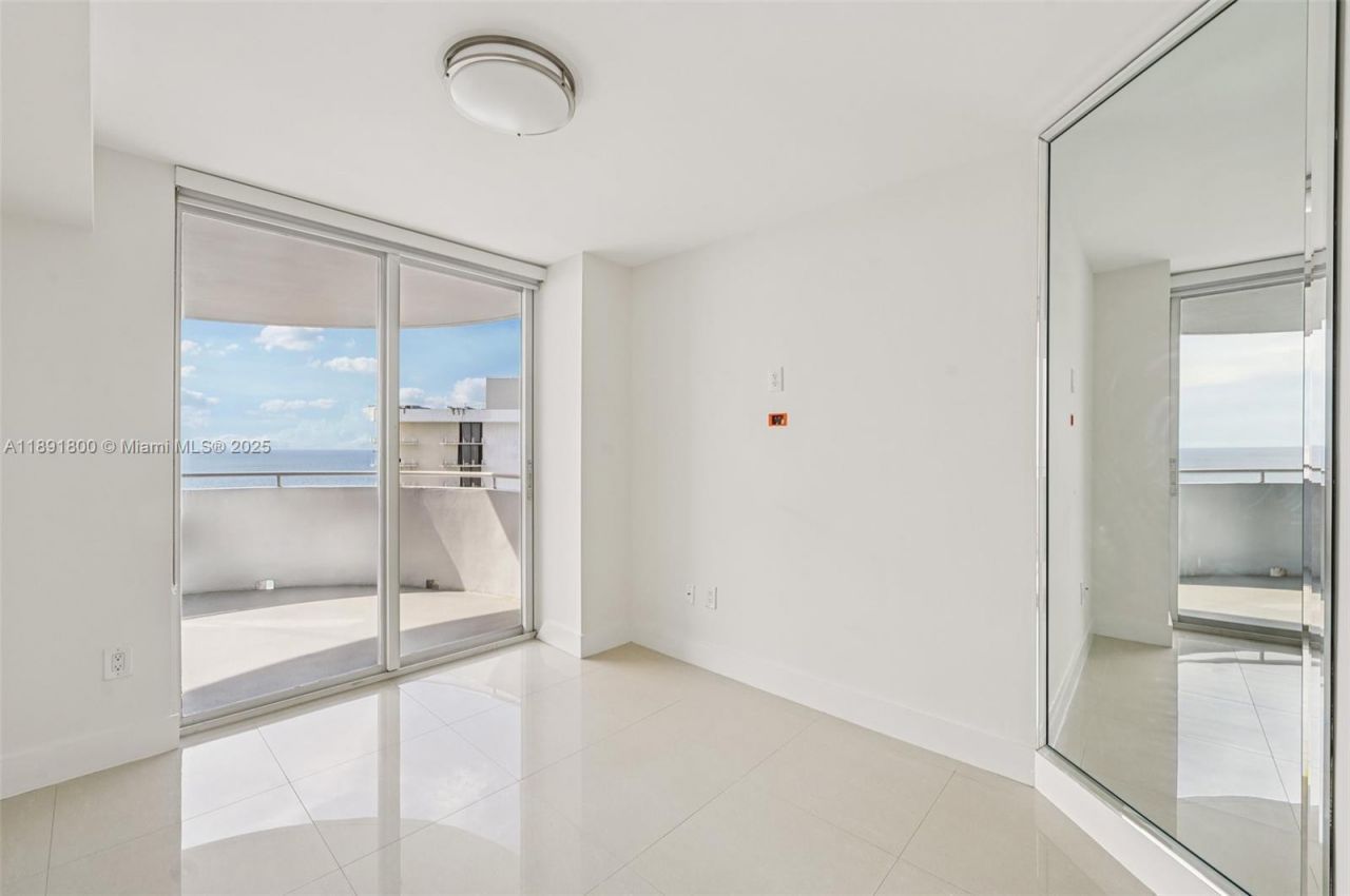 6301 Collins Ave, Unit 2203, Miami Beach, FL 33141 Photo