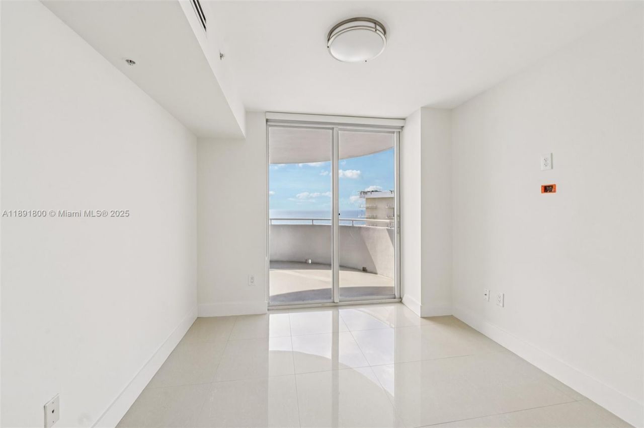 6301 Collins Ave, Unit 2203, Miami Beach, FL 33141 Photo