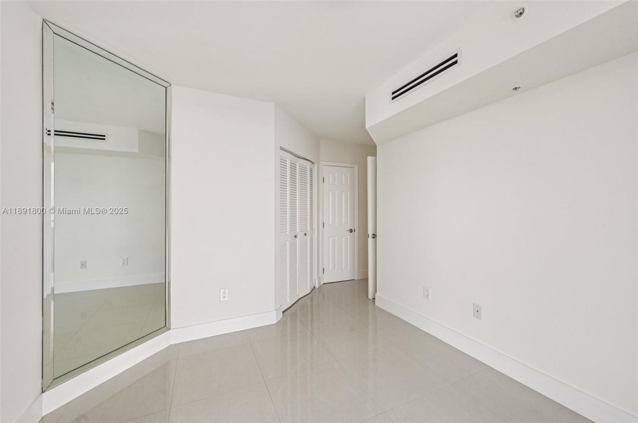 6301 Collins Ave, Unit 2203, Miami Beach, FL 33141 Photo