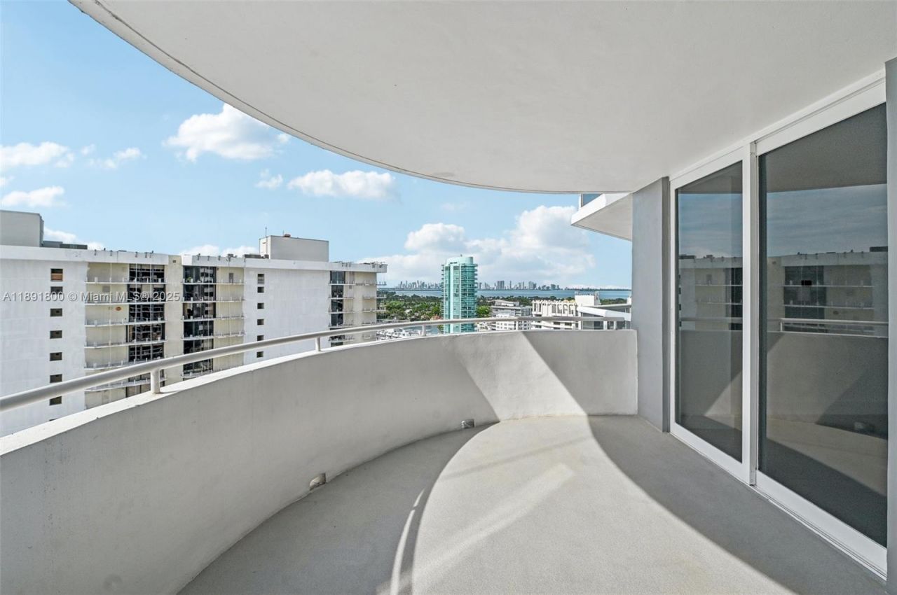6301 Collins Ave, Unit 2203, Miami Beach, FL 33141 Photo