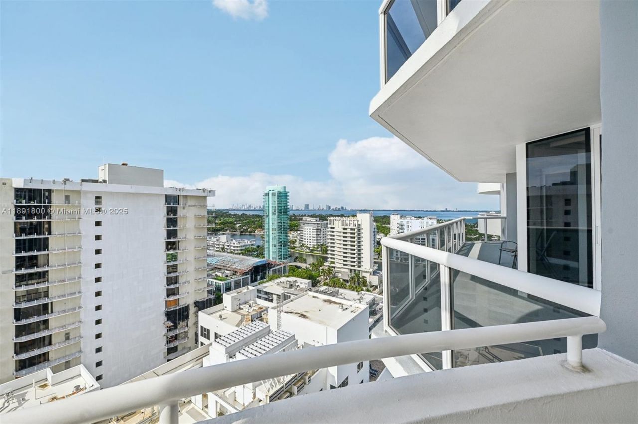 6301 Collins Ave, Unit 2203, Miami Beach, FL 33141 Photo
