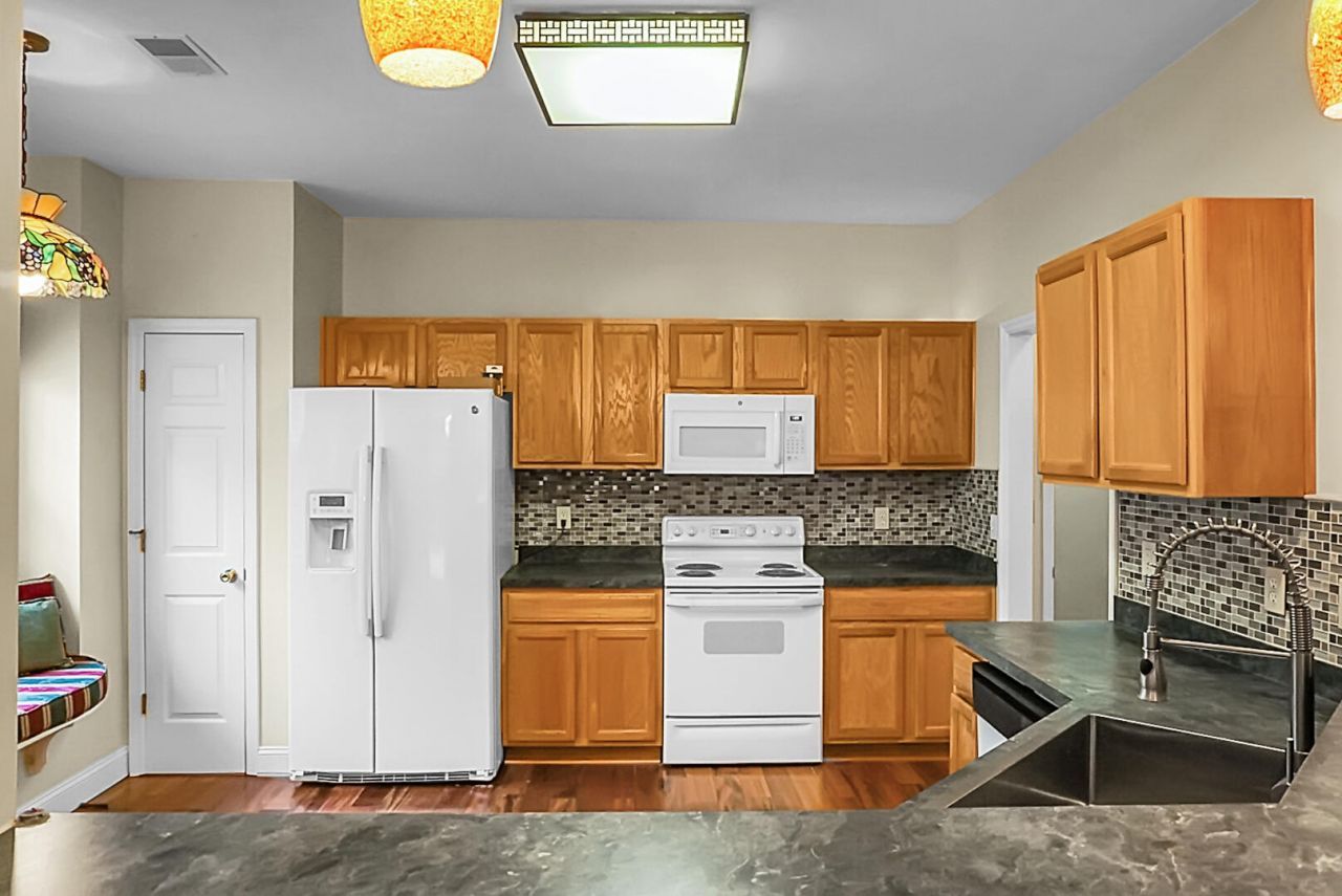 5360 Greggs Landing Photo 11