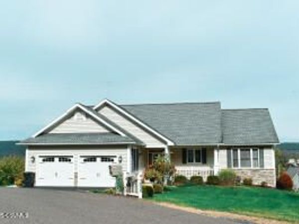 1050 MEADOW Crest, Danville, PA 17821