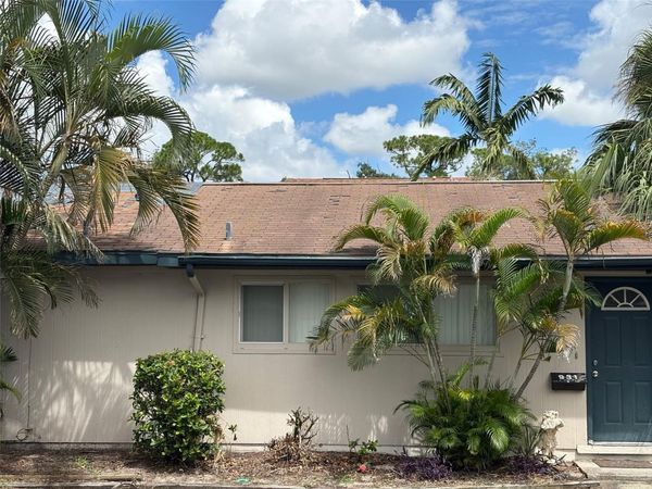 927 BYRON LANE, Unit 13-B, SARASOTA, FL 34243