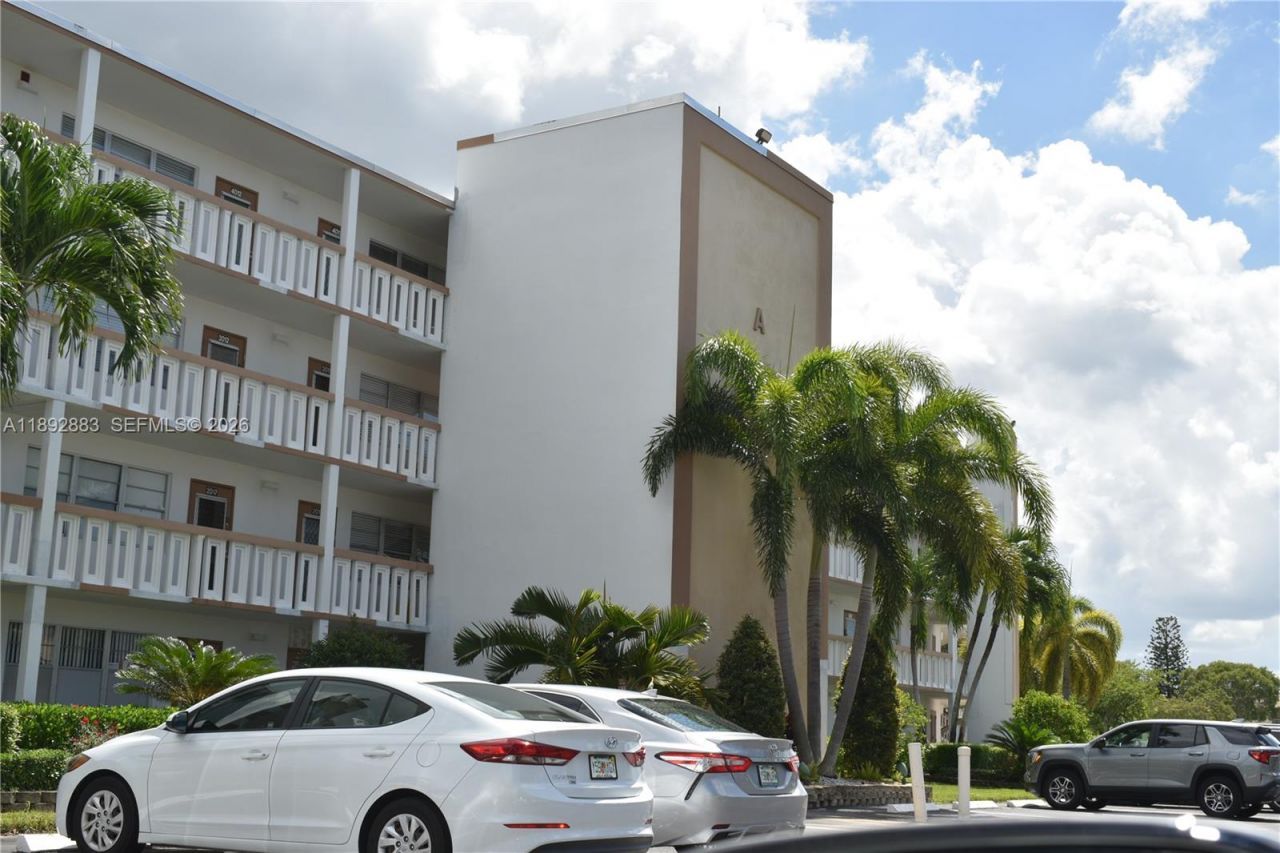 2011 Cornwall, Unit A, Boca Raton, FL 33434 Photo