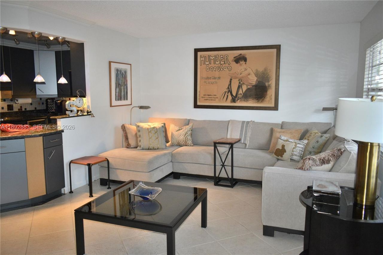 2011 Cornwall, Unit A, Boca Raton, FL 33434 Photo