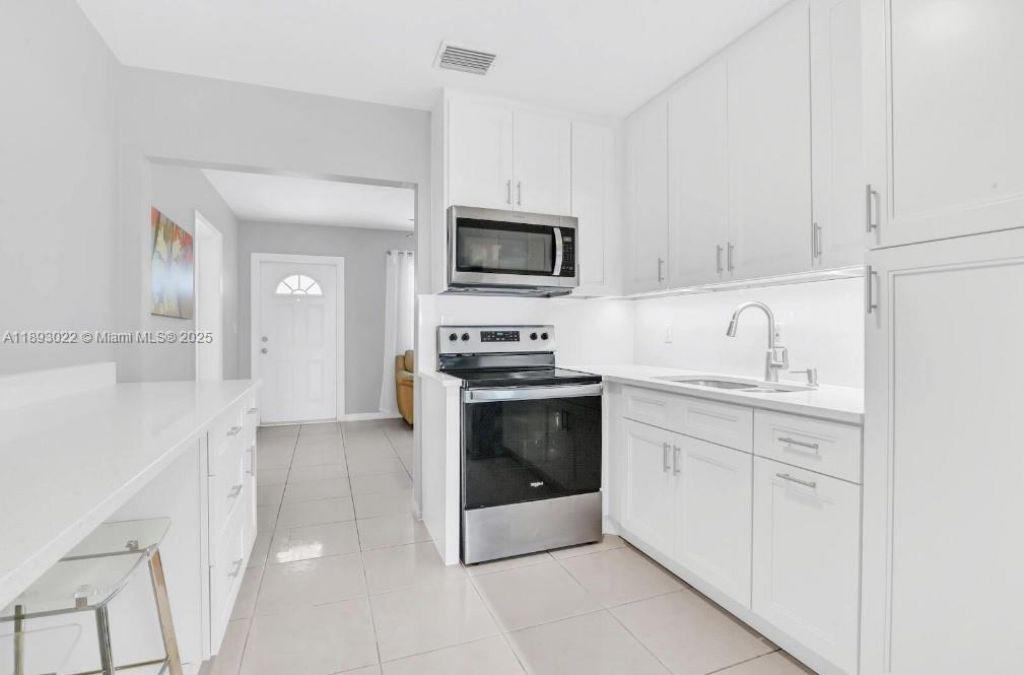 822 Avenida Hermosa, West Palm Beach, FL 33405 Photo