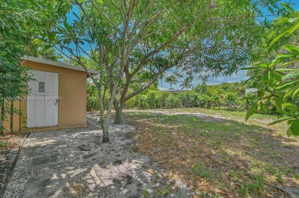 822 Avenida Hermosa, West Palm Beach, FL 33405 Photo