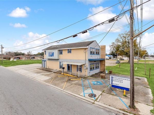 3025 PARIS Road, Chalmette, LA 70043