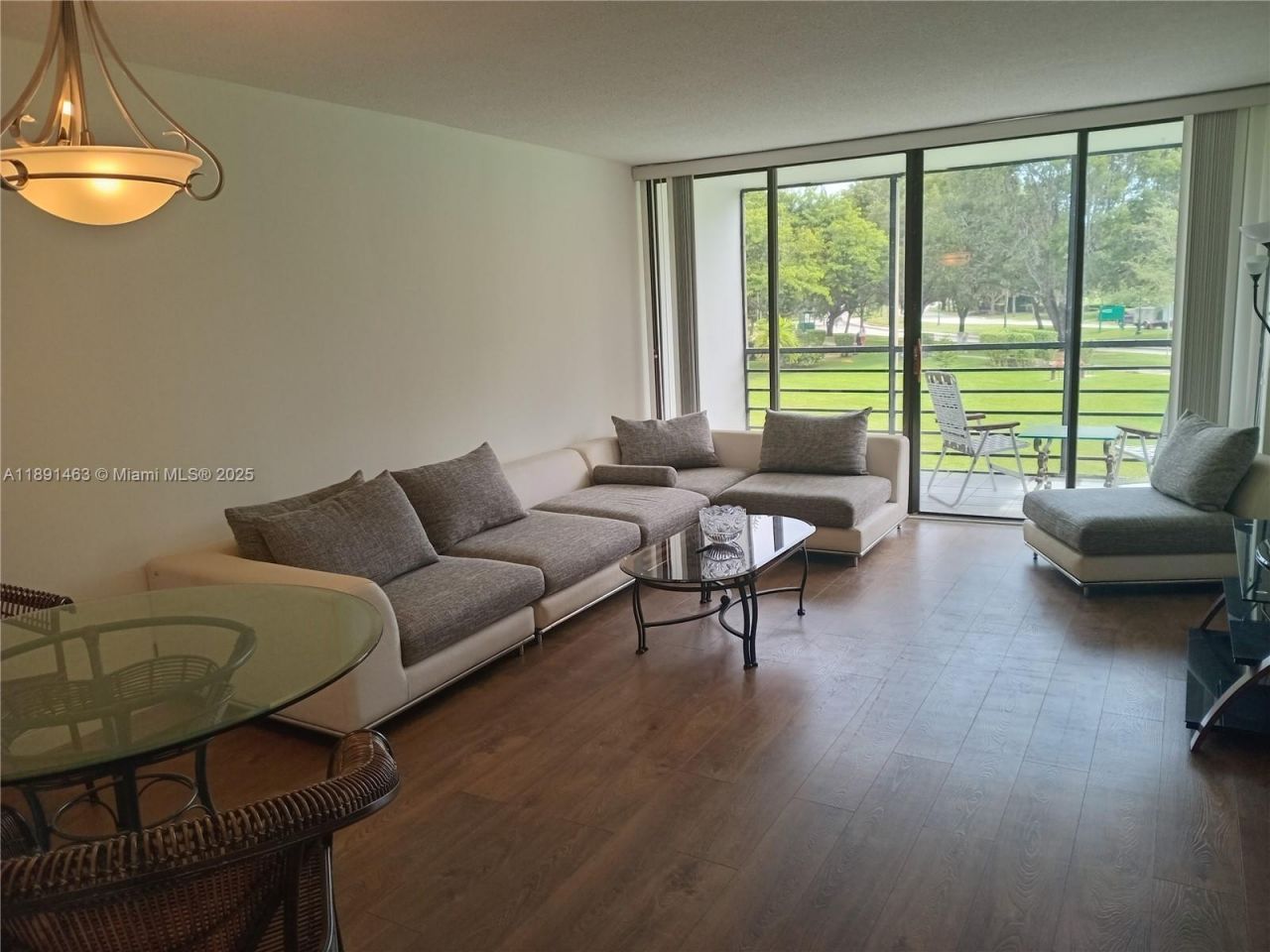 20400 W Country Club Dr, Unit 209, Aventura, FL 33180 Photo