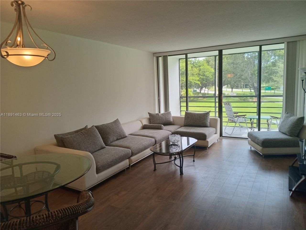 20400 W Country Club Dr, Unit 209, Aventura, FL 33180 Photo