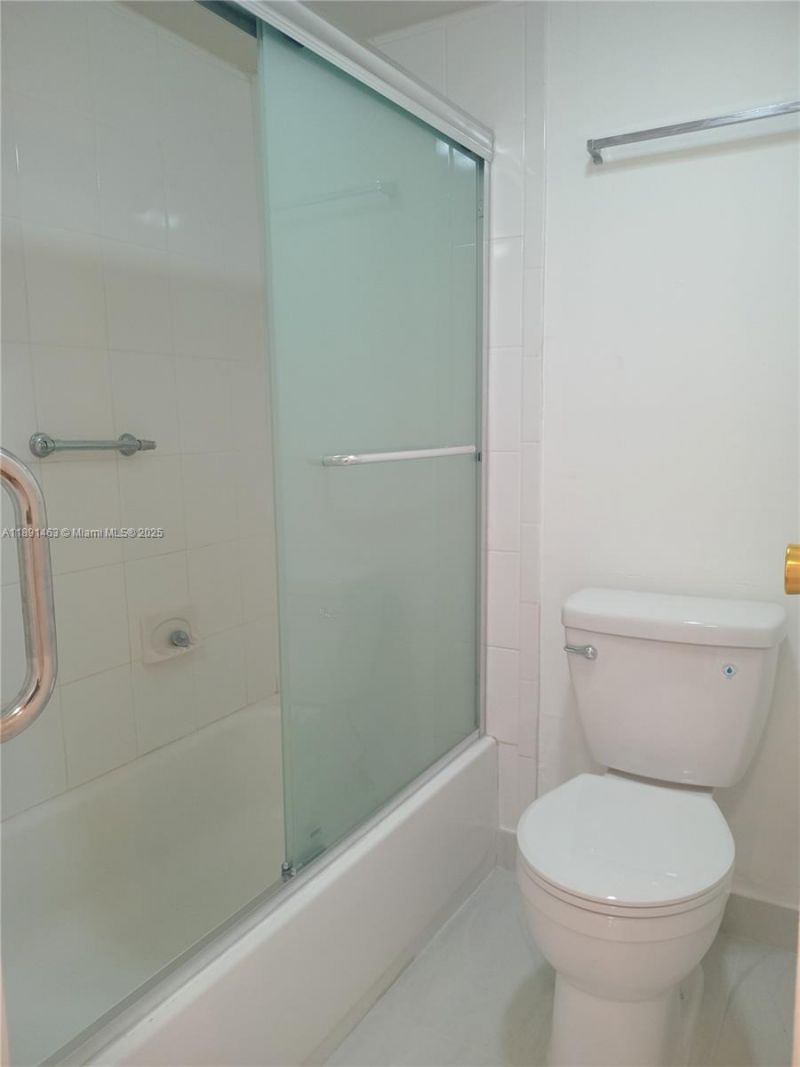 20400 W Country Club Dr, Unit 209, Aventura, FL 33180 Photo