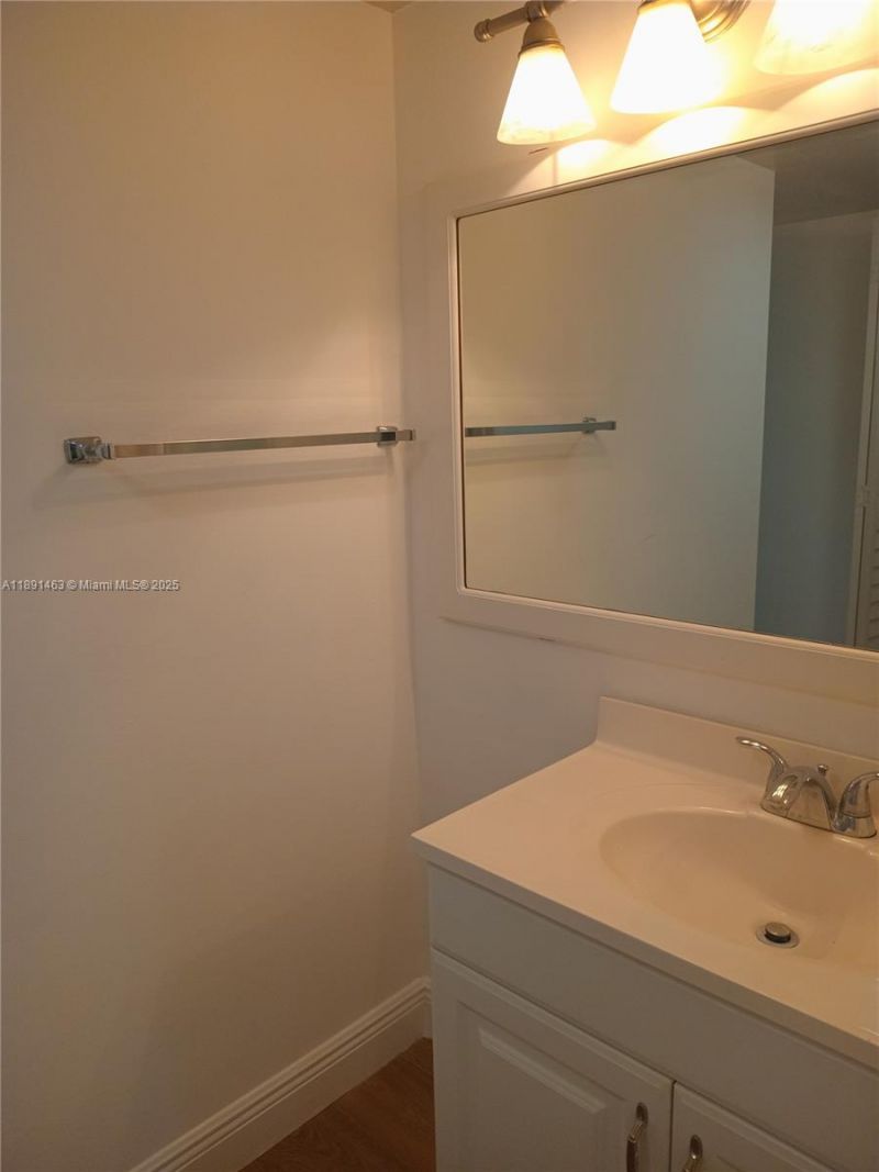 20400 W Country Club Dr, Unit 209, Aventura, FL 33180 Photo