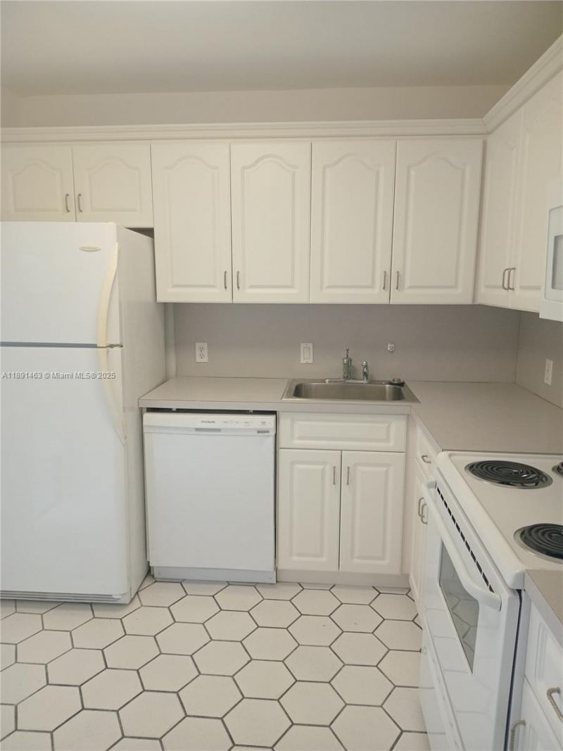 20400 W Country Club Dr, Unit 209, Aventura, FL 33180 Photo