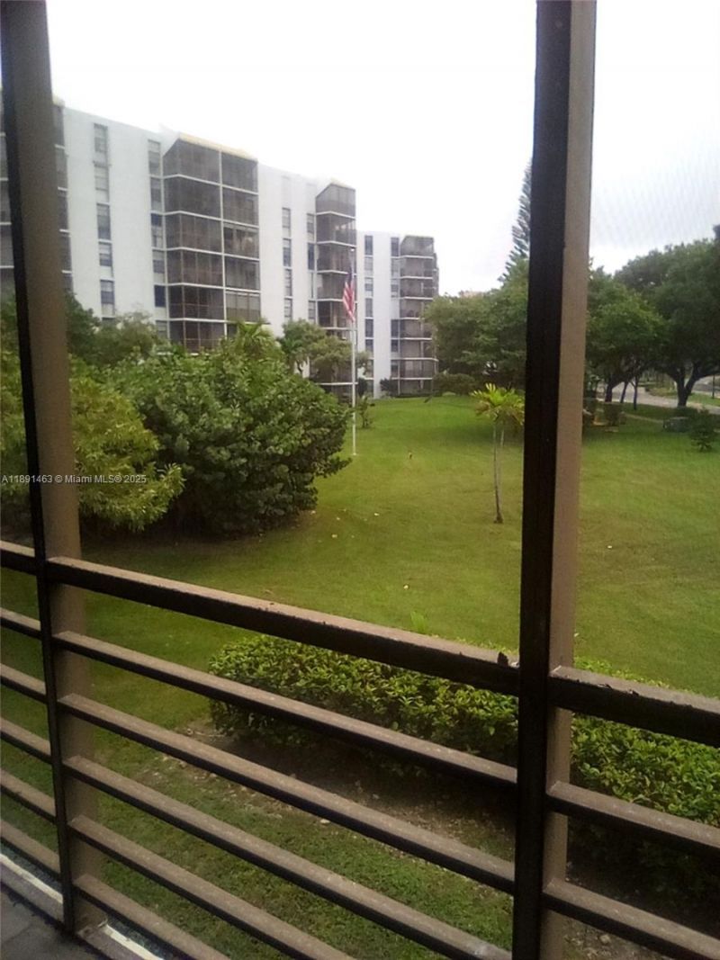 20400 W Country Club Dr, Unit 209, Aventura, FL 33180 Photo