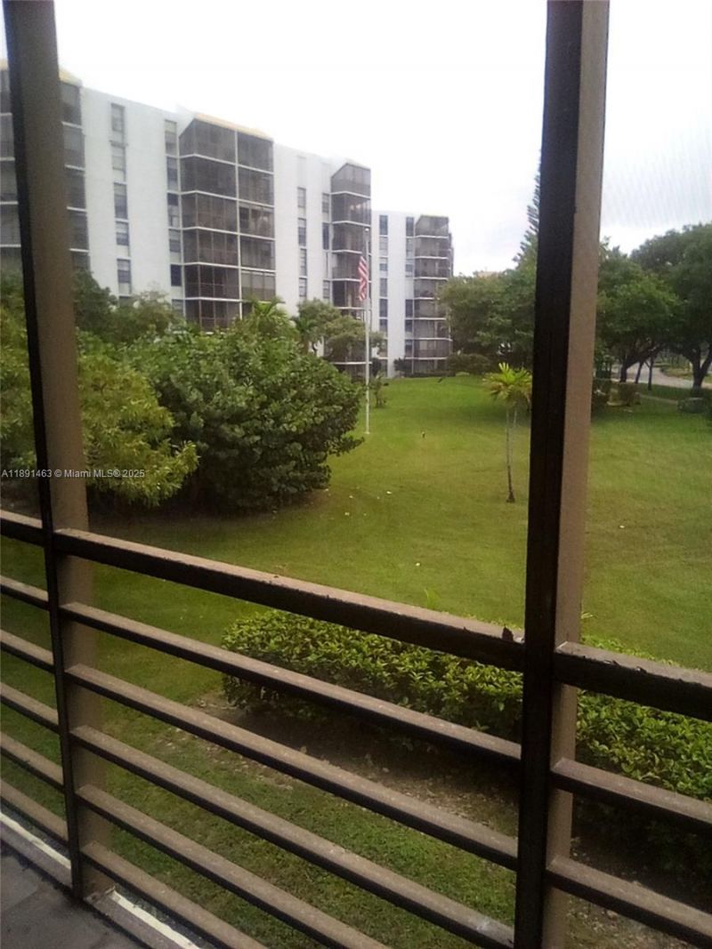 20400 W Country Club Dr, Unit 209, Aventura, FL 33180 Photo