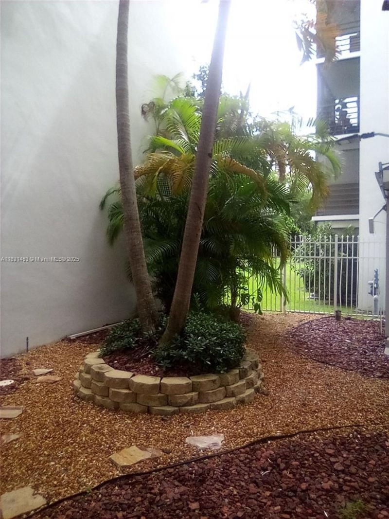 20400 W Country Club Dr, Unit 209, Aventura, FL 33180 Photo