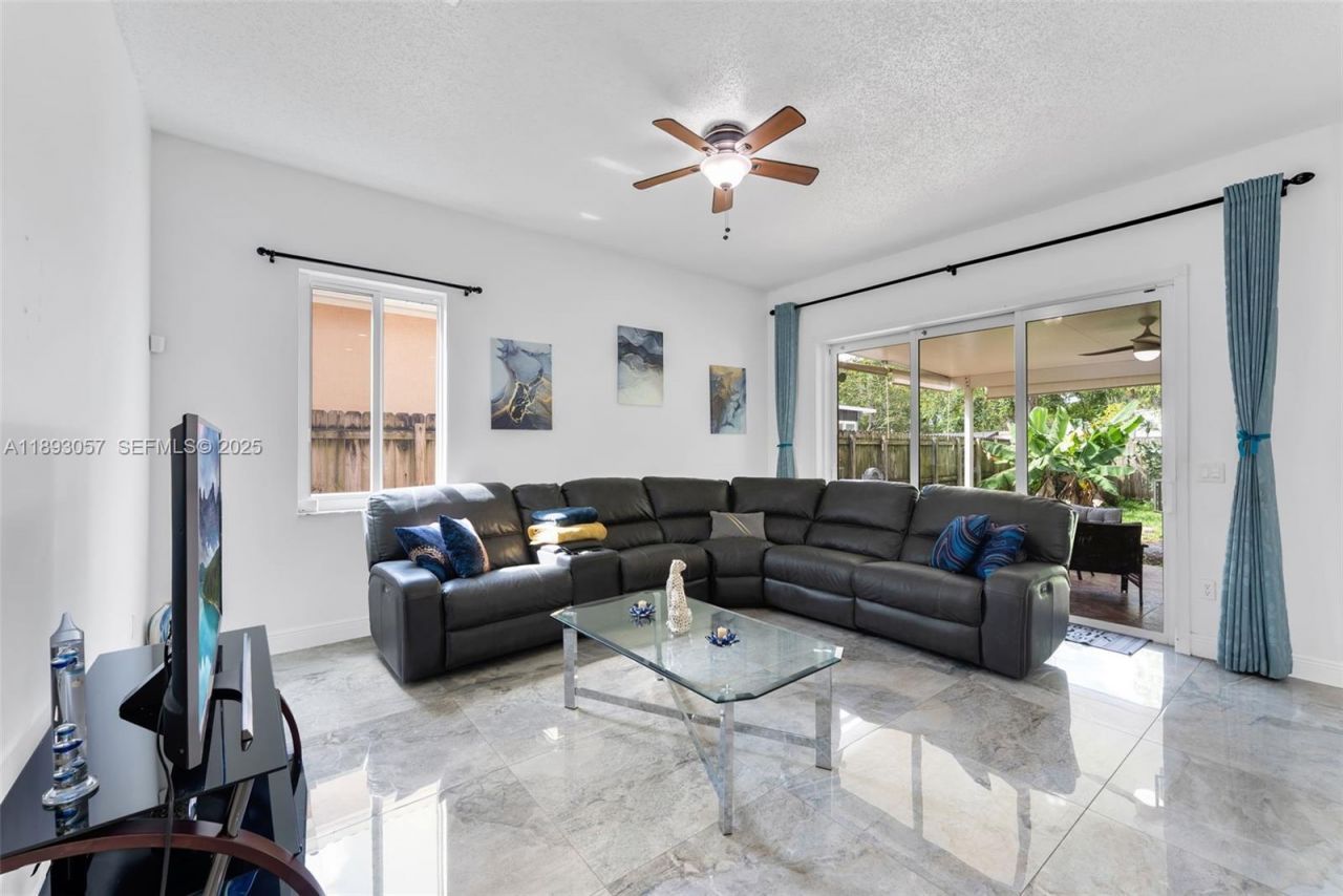 382 NE 19th Ave, Homestead, FL 33033 Photo