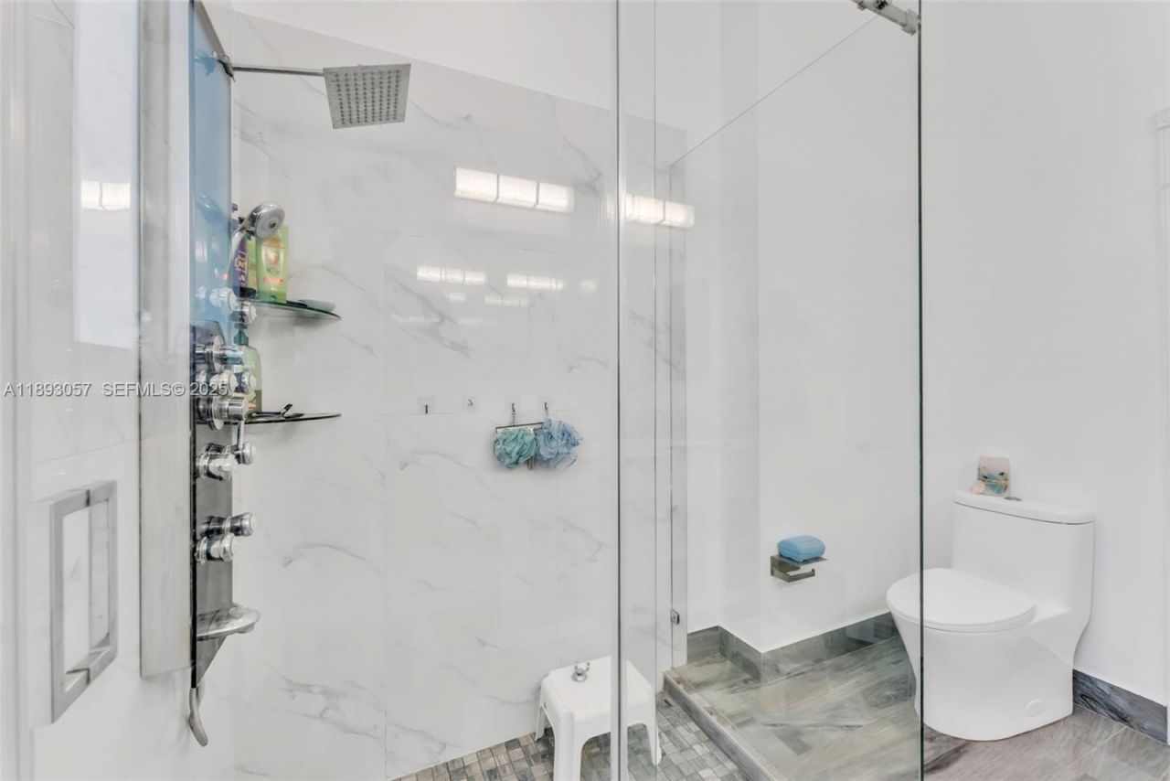 382 NE 19th Ave, Homestead, FL 33033 Photo