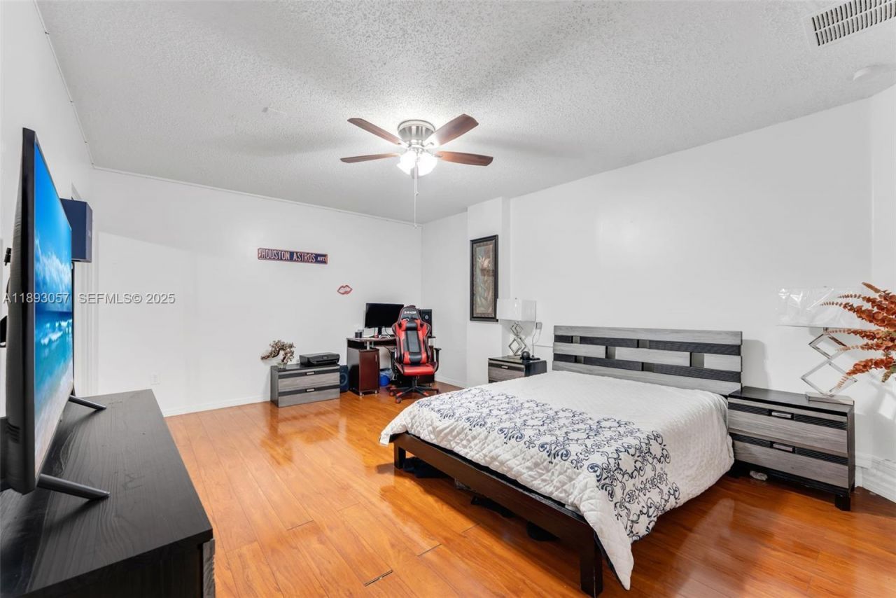 382 NE 19th Ave, Homestead, FL 33033 Photo