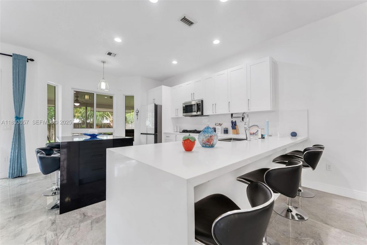 382 NE 19th Ave, Homestead, FL 33033 Photo