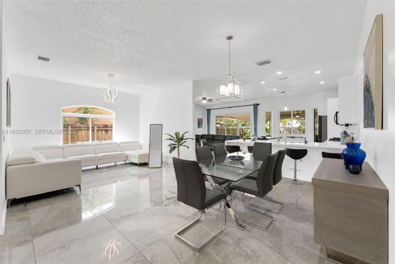 382 NE 19th Ave, Homestead, FL 33033 Photo