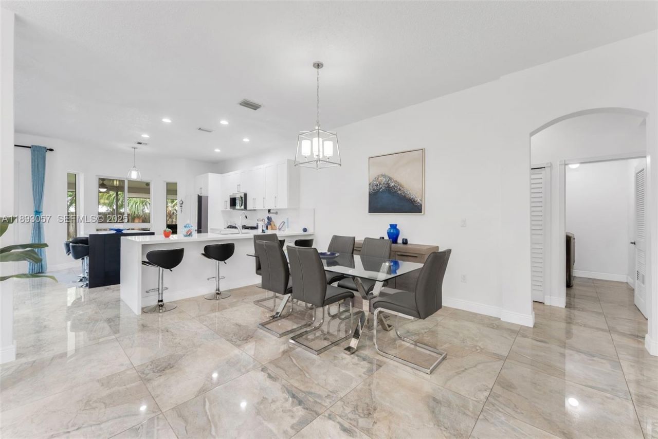 382 NE 19th Ave, Homestead, FL 33033 Photo