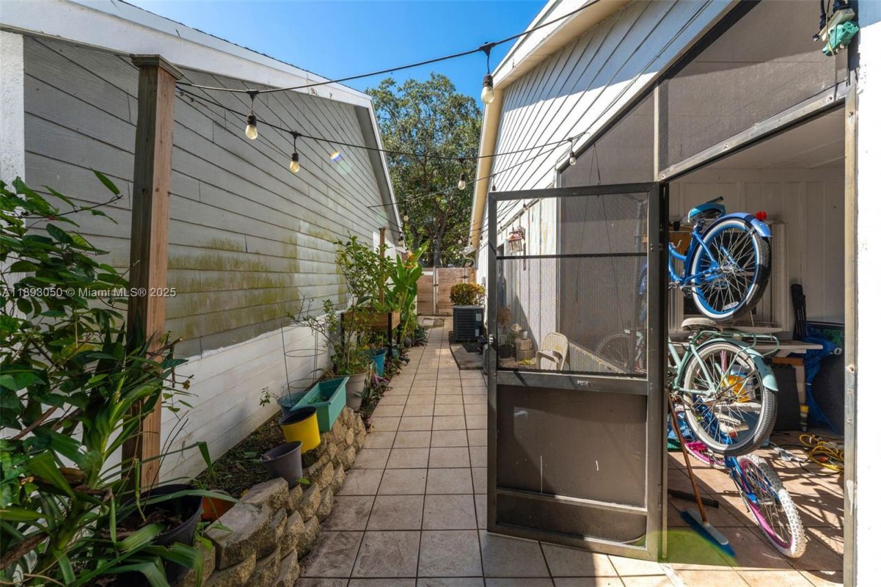 14301 SW 146th Ter, Miami, FL 33186 Photo