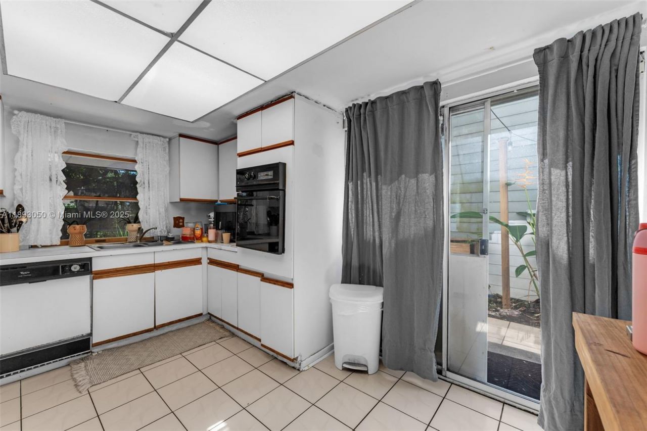 14301 SW 146th Ter, Miami, FL 33186 Photo