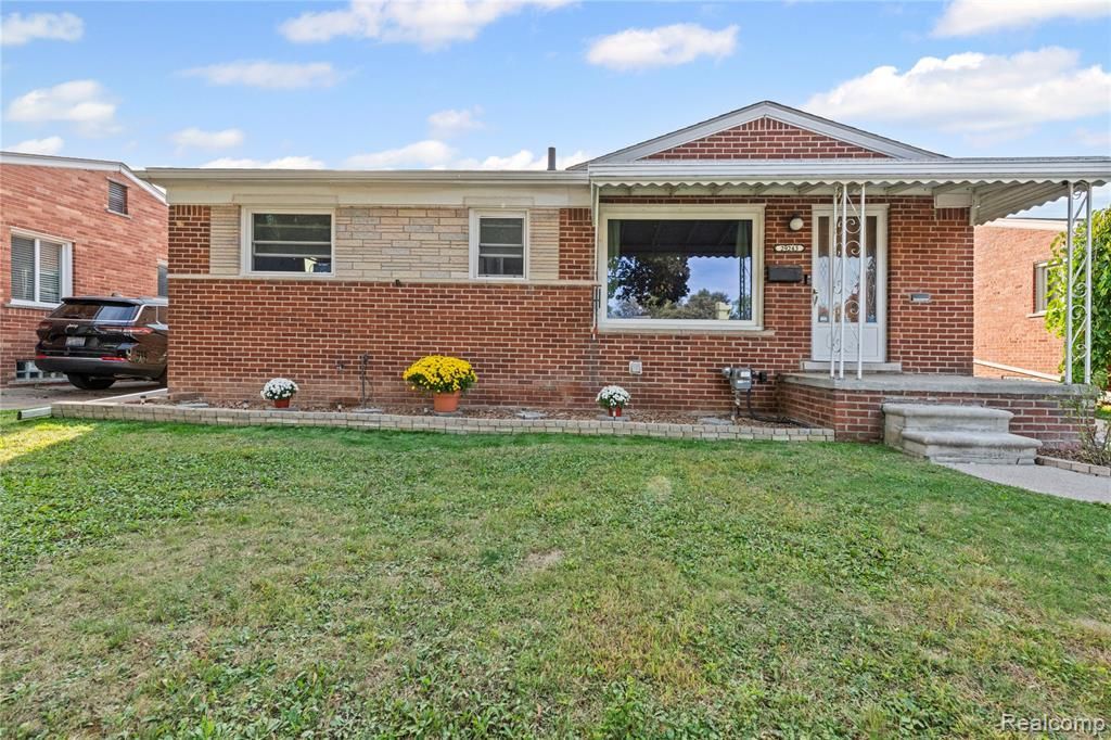 29243 Boston Street, Saint Clair Shores, MI 48081 Main Photo