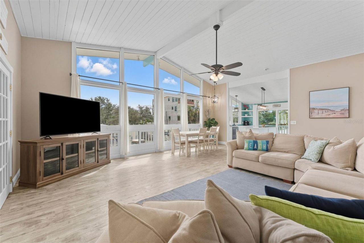 208 Bates Avenue, Indian Rocks Beach, FL 33785 Photo
