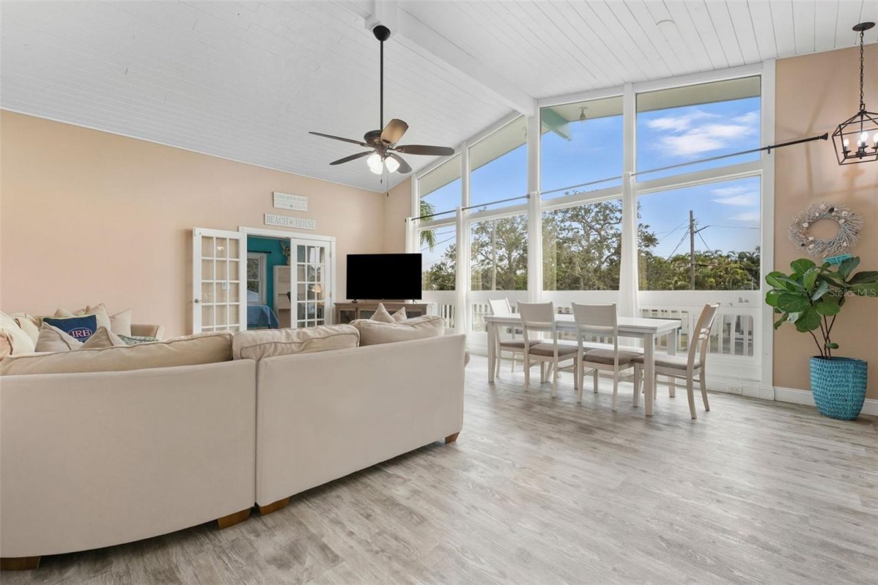208 Bates Avenue, Indian Rocks Beach, FL 33785 Photo