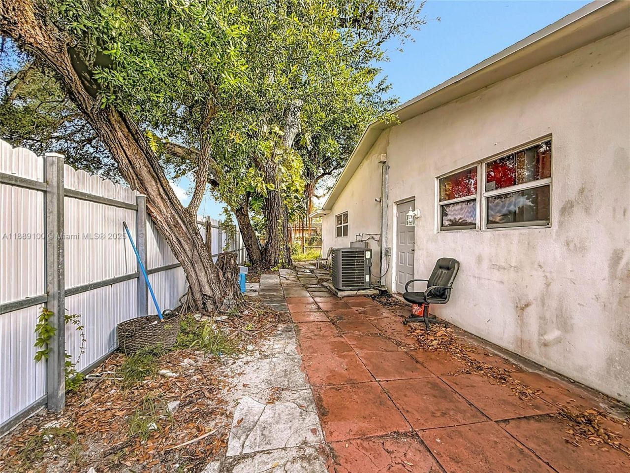 605 NE 164th St, Miami, FL 33162 Photo