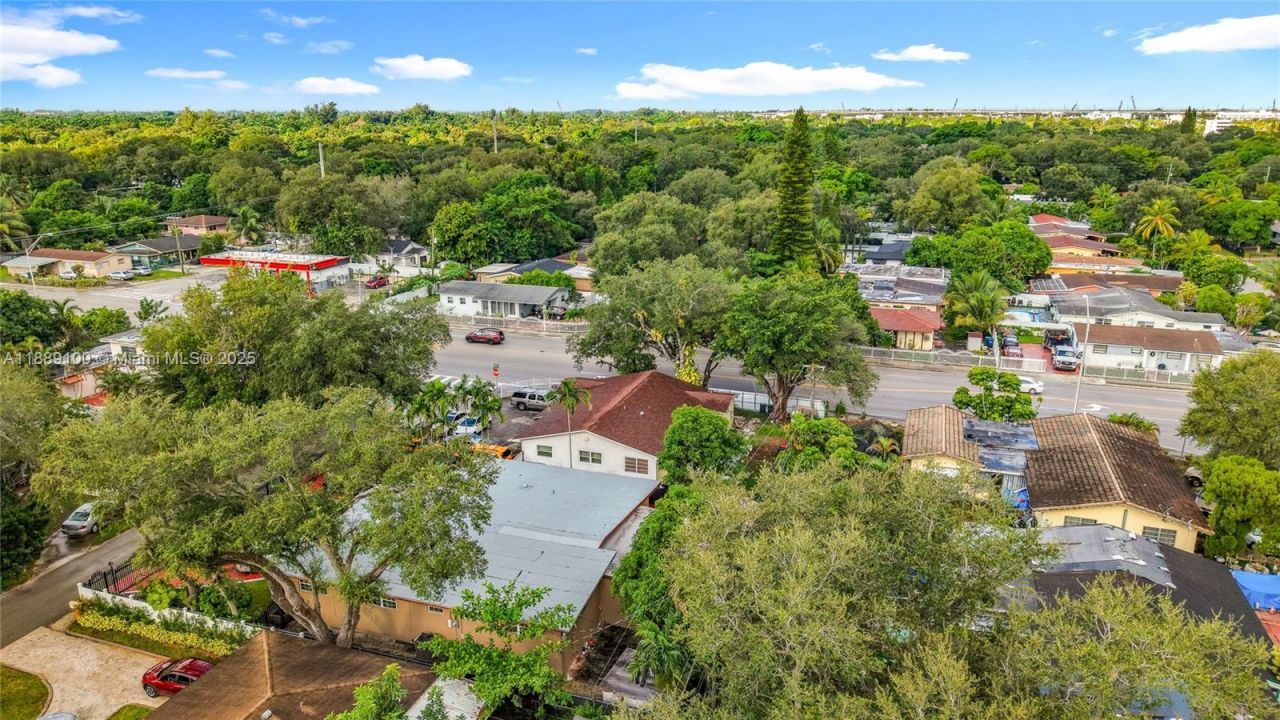 605 NE 164th St, Miami, FL 33162 Photo