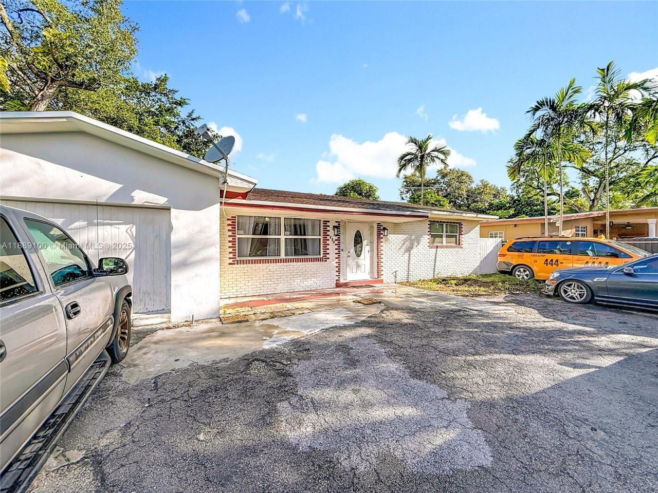 605 NE 164th St, Miami, FL 33162 Photo