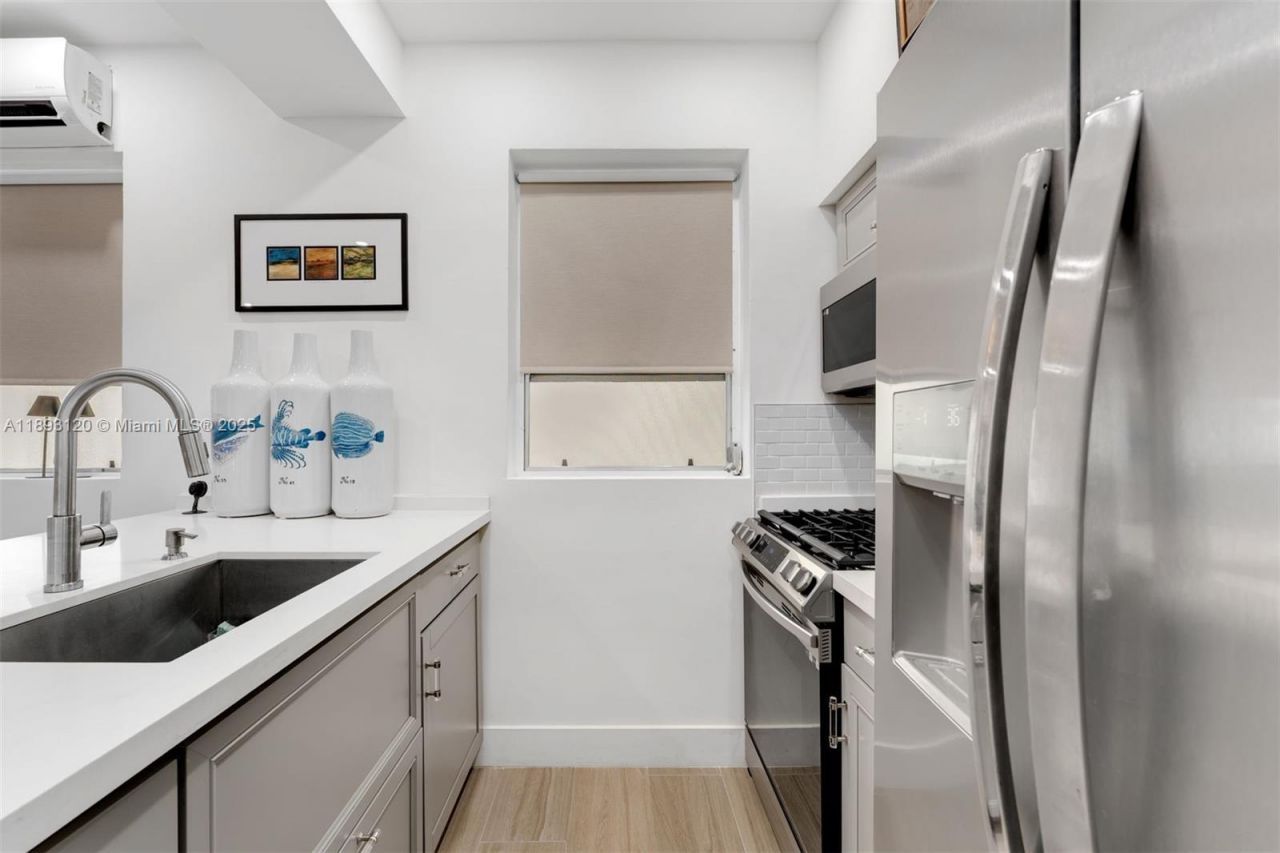 4720 Pine Tree Drive, Unit 2, Miami Beach, FL 33140 Photo